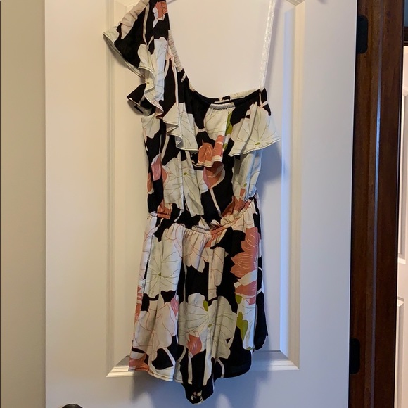 cupcakes & cashmere Other - Cupcakes and Cashmere Romper